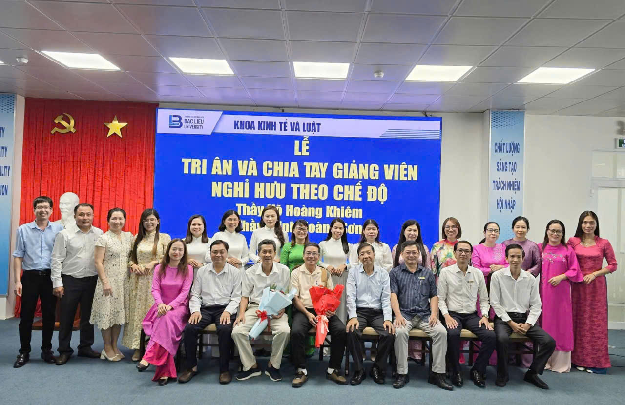 KHOA KINH TẾ VÀ LUẬT TỔ CHỨC LỄ TRI ÂN VÀ CHIA TAY GIẢNG VIÊN NGHỈ HƯU THEO CHẾ ĐỘ
